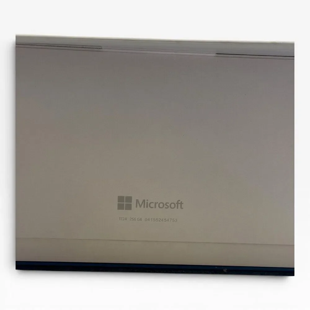 Microsoft Surface Pro 4 1724 Core i7-6650 2.20GHz 16GB 256GB keyboard, Charger